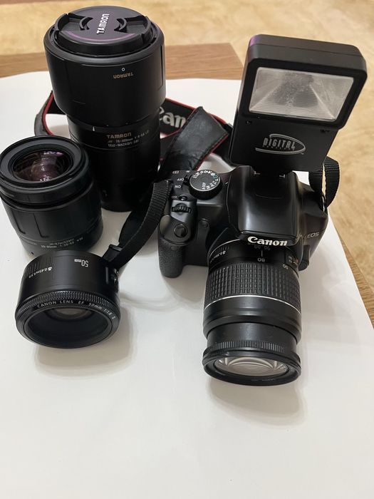 Accept o oferta de pret! Aparat foto profesional Canon EOS Rebel XSi cu tot setul!