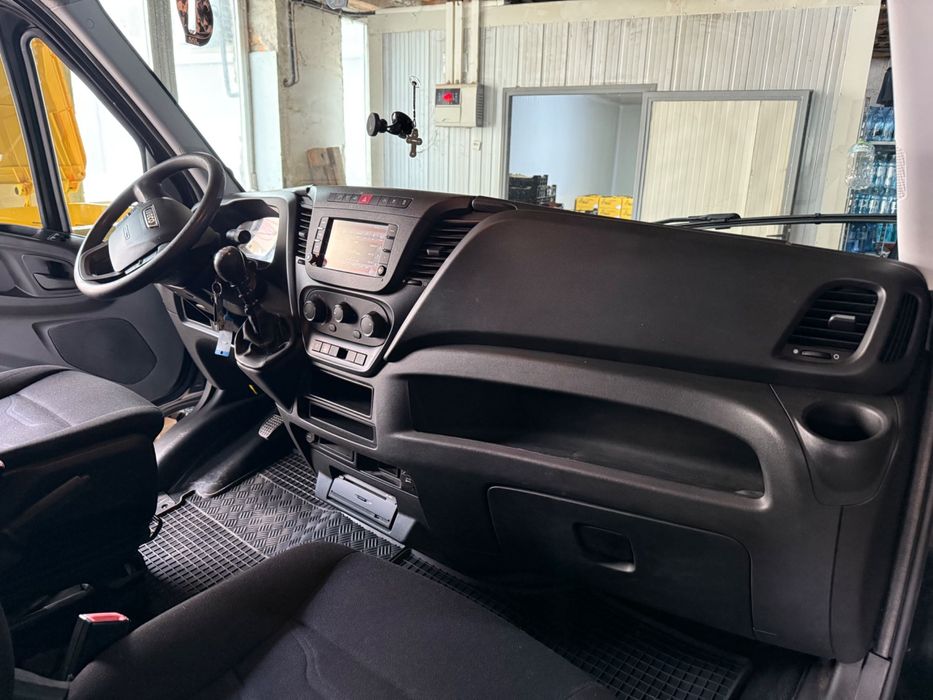Autoutilitară Iveco Daily 35s16 (Microbuz/Dubă)