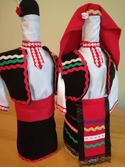 Бутилки с народни носии