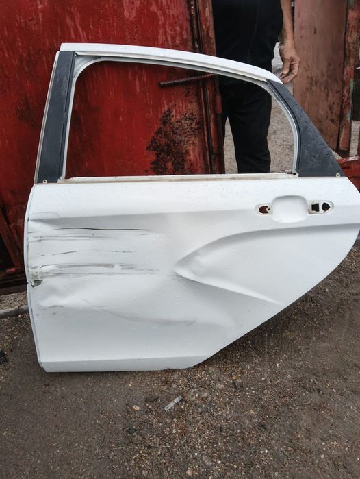 Двери на ладу весту