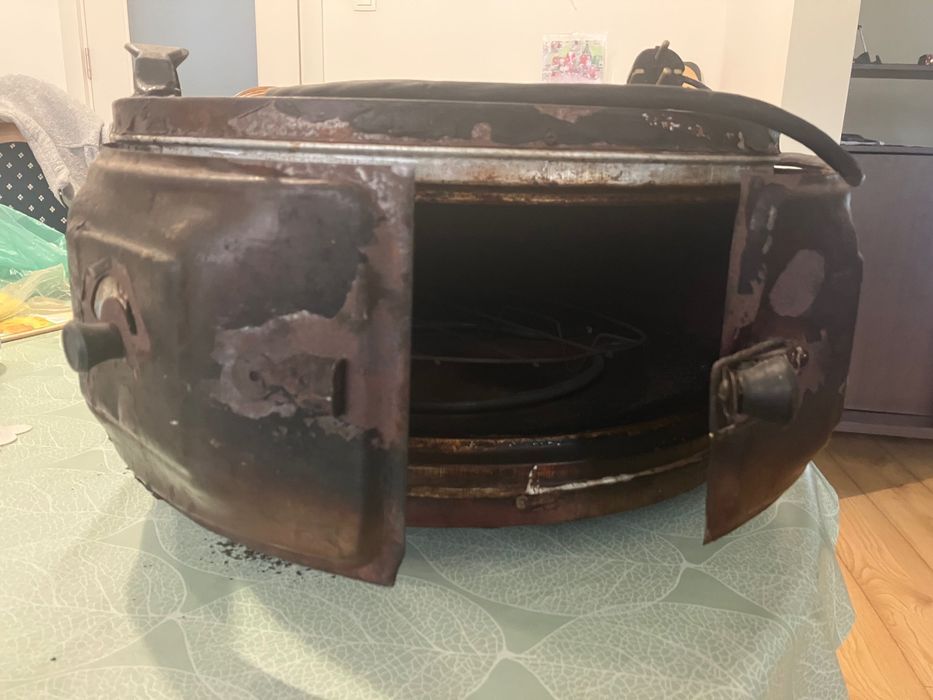 Фурна,преносима.Кръгла форма,с тава42см