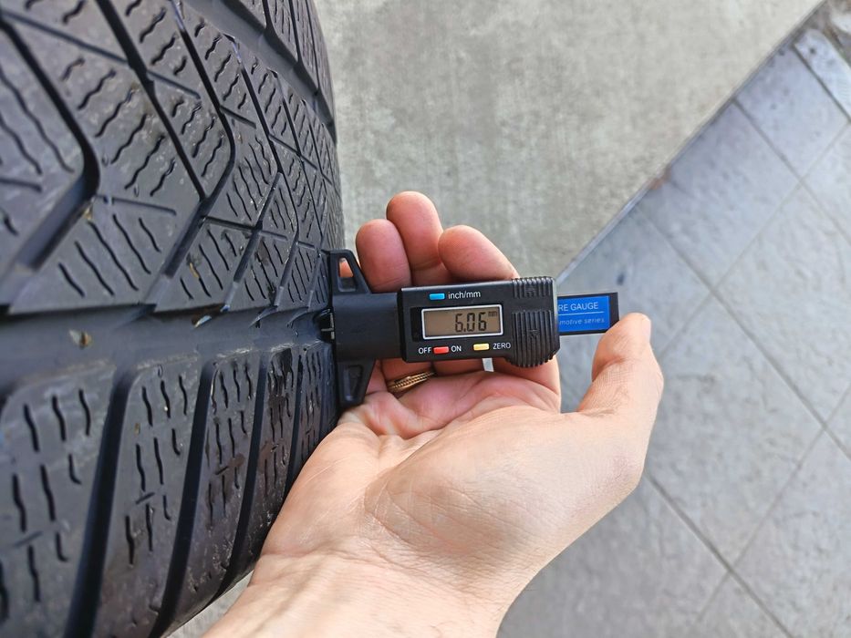 18 цола Mercedes E Class W213 оригинални джанти с летни гуми Pirelli