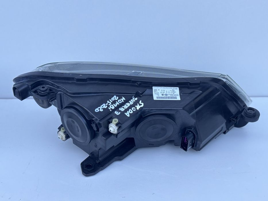 Far st /dr  Skoda Superb 3 2015-2020