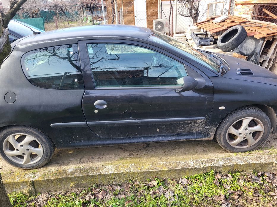 Продавам пежо 206