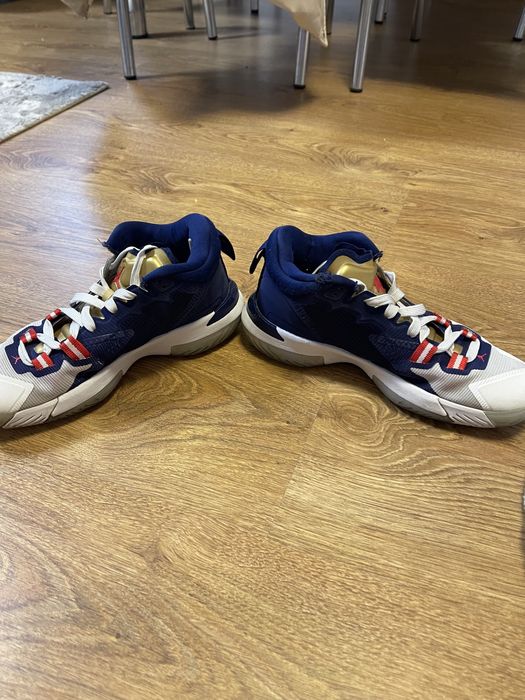 Vând jordan air zion 1