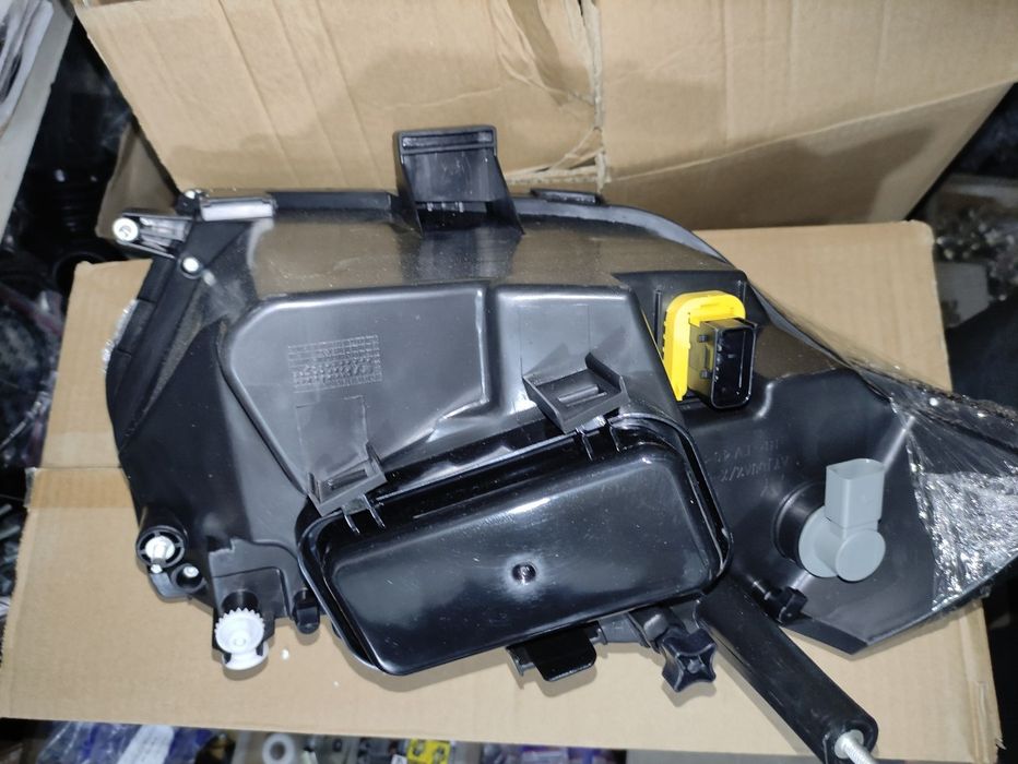 Передная фара 
Уаз Патриот (янги випуск)
|Uaz|Patriot|Qism|fara|