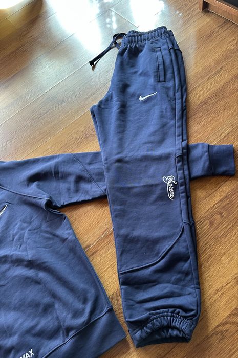 Мъжки,памучен,тъмно син екип Nike с бродирано лого на гърба