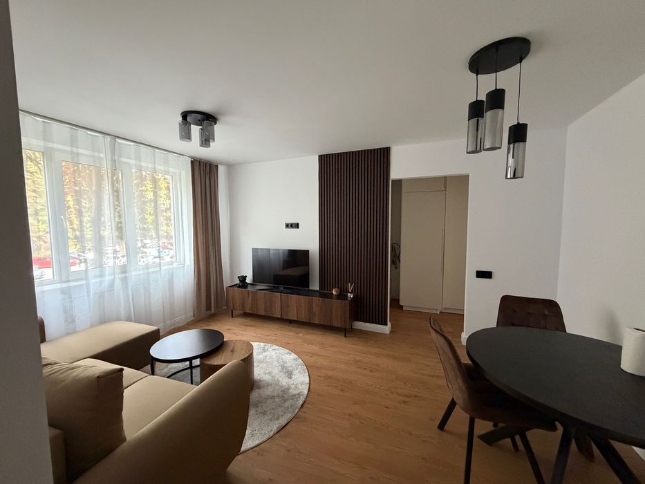 Închiriez apartament