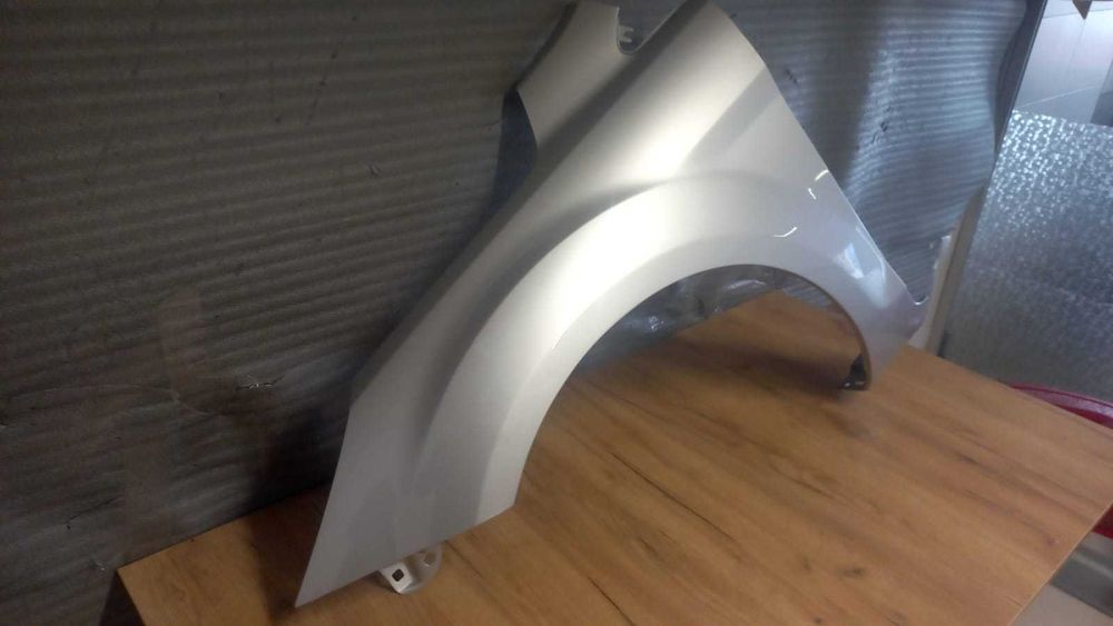 Aripa Fata Stanga Ford Focus 2/II FSL 08-10 (MoonDust Silver)