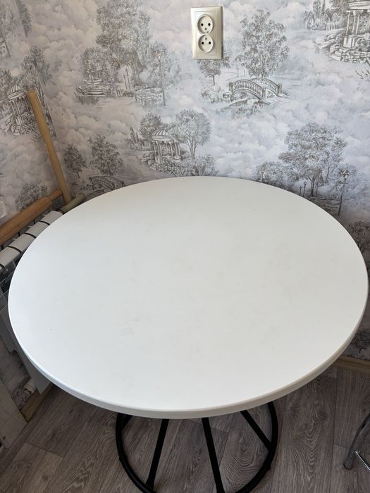 Продается стол кухонный