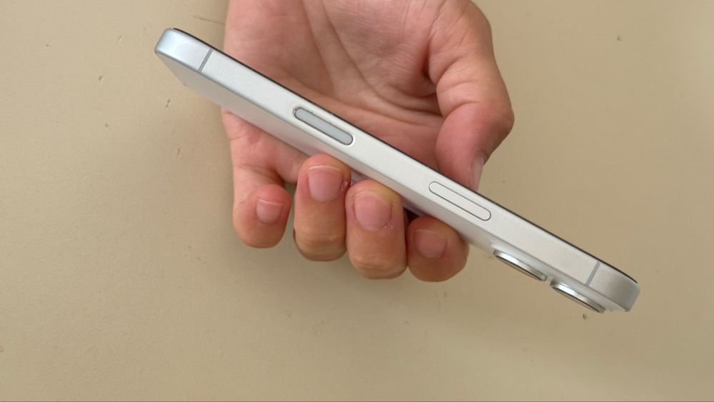 iPhone16