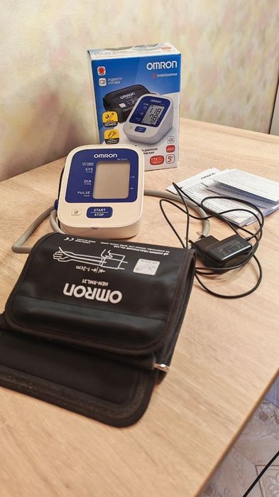 Тонометр OMRON автоматический на плечо бу