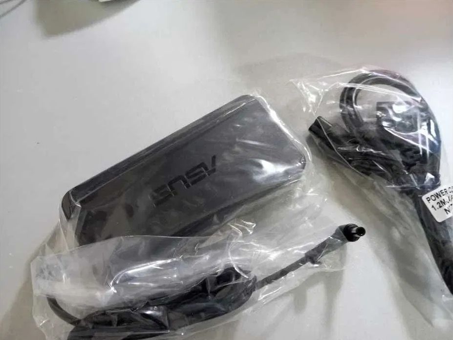 на ноутбук ASUS зарядка блок питания (на разъём с иглой)