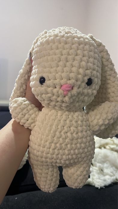 Ръчно изработени плетени зайчета- смяна на цвят и добавки налични.