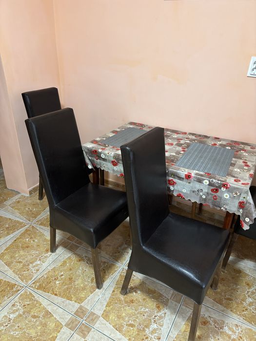 Vand 4 scaune din piele ecologica