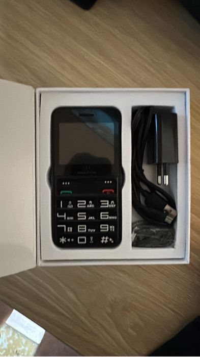 Telefon cu butoane mari(merge cartela de digi)