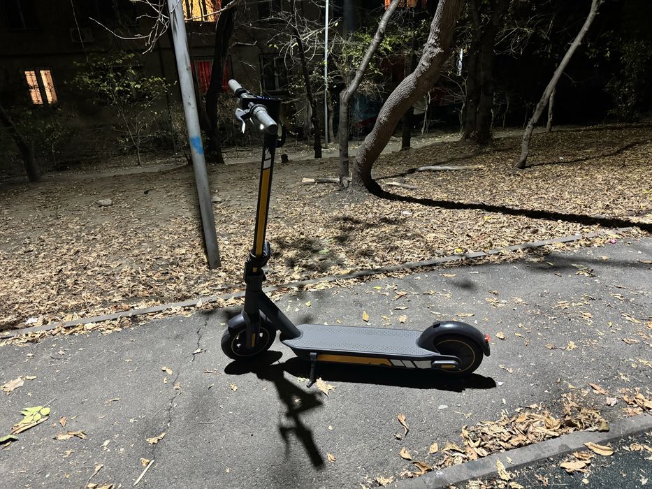 Продается электро самокат Ninebotg30max