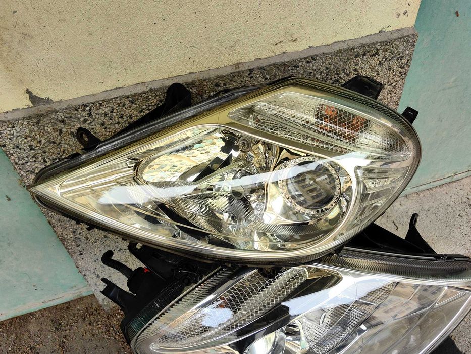 Оригинални  фарове  Ситроен Ц8  Citroen C8 Xenon