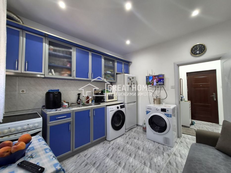 Продава се Двустаен апартамент в Търговище, Център - 44 кв.м за 1819 €/кв.м - Снимка #1