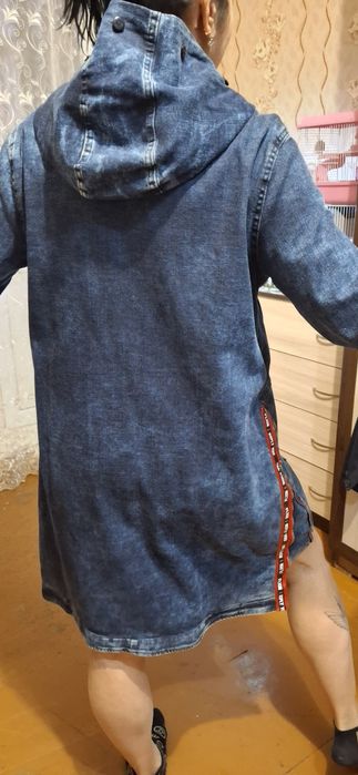 Продам демисезонную джинсовую куртку