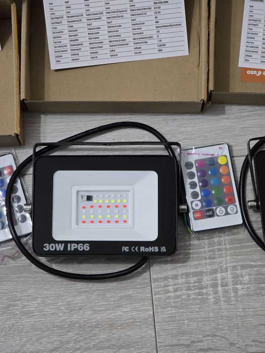 Set 4 Reflectoare LED RGB 30W – 3000LM, Telecomandă, IP66 Waterproof