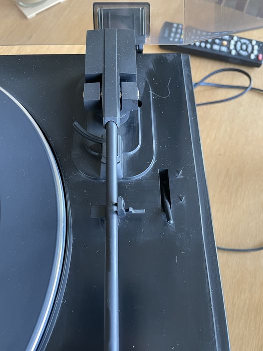 Грамофон Universum и усилвател Yamaha AX-396