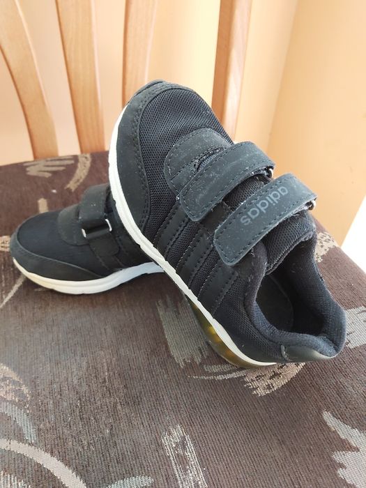 Два броя  маратонки