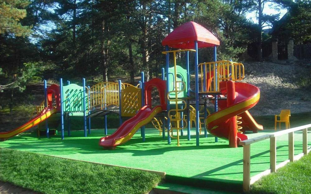 Тристаен апартамент с гледка към басейна в Аргищ Партез