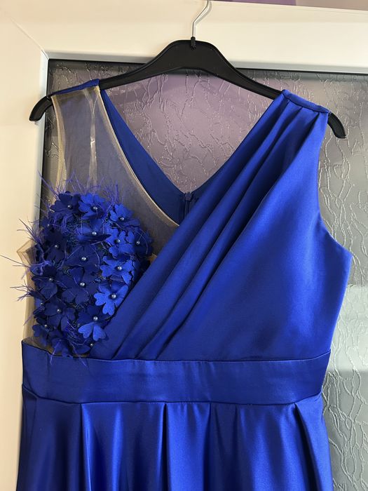 Rochie elegantă lungă cu despicătură , din taftă, mărimea 42, stare excelentă.
