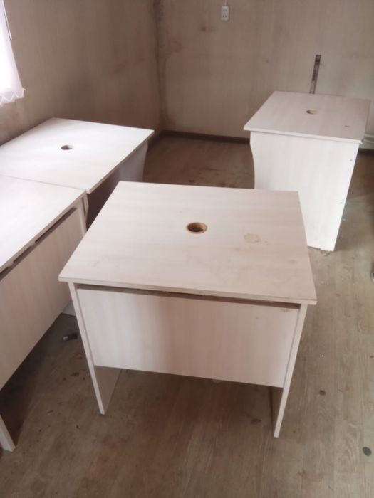 Продам столики. Имеется несколько штук