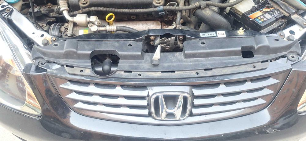 Продавам  кората  над  радиаторите за хонда  сивик 7  фейслифт  1.7