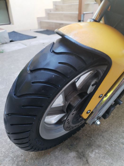 De vânzare motoscuter 49 CC în stare bună de funcționare toate actele valabile gata de drum!