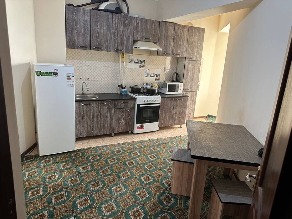 Термиз маркази гостандарт ёнидаги 5 этажлик домни 4 кавати