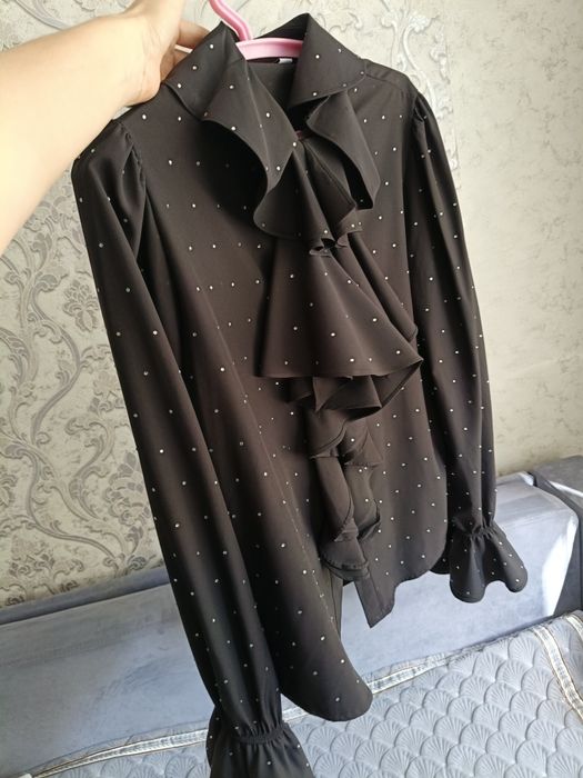 Киім сатамын. Пальто 3000. Сарафан 3000. Кофта 5000