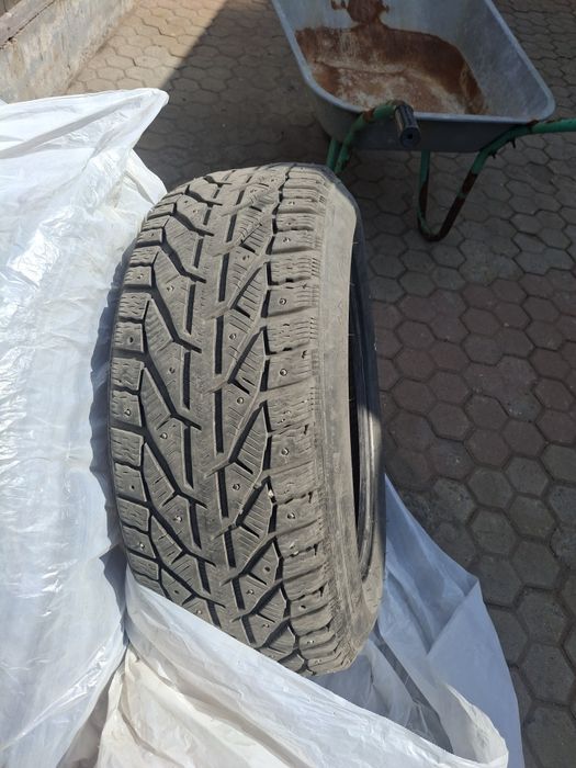 Продам зимние шины.