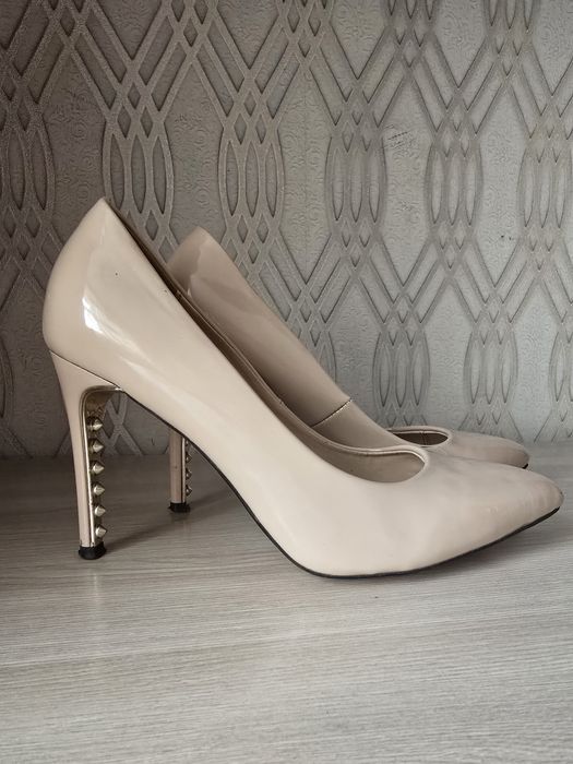 Туфли  женские на каблуках