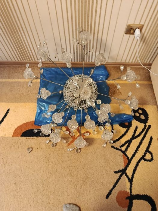 люста  бывшая  в употребление