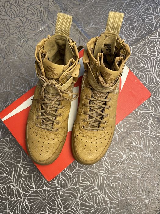 Limited Retro Nike Air Force 1 Mid