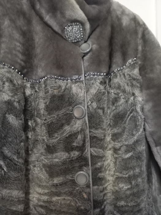 Шуба мутоновая натуральная.