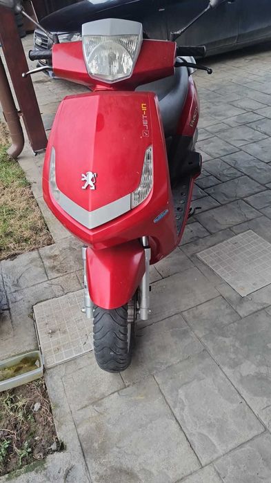 Vând scuter Peugeot