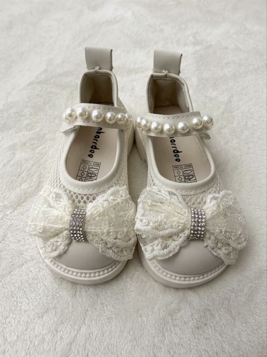 Pantofi eleganți fetițe stil Mary Jane, cu perle și fundă dantelă, mărimea 22
