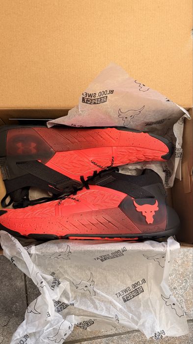 Under armour project rock 6 marimea 45,5 noi nepurtati.