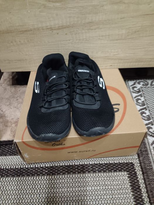 Кроссовки женские