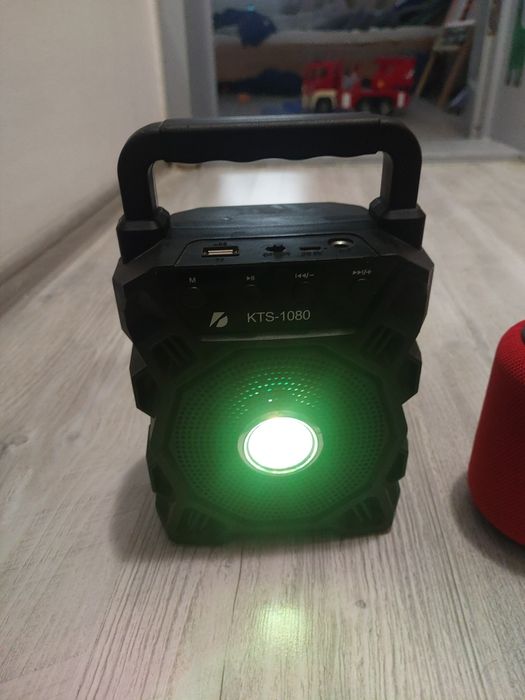 Vând doua boxe Bluetooth