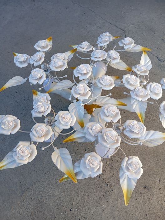 Продам люстру потолочную