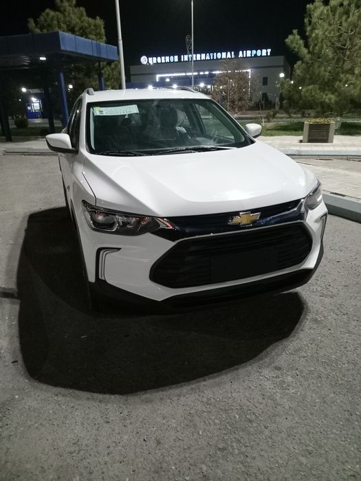 Trekker 2 ikinchi pozitsiya qora va oq svet avtosalonda duribdi egadan