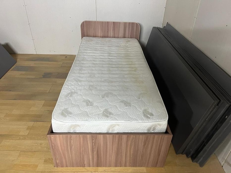 Кровать с матрасом односпальная