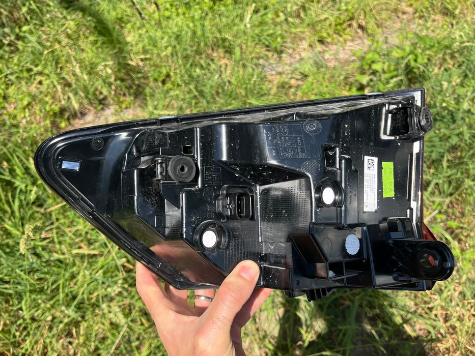 Продавам ляв стоп за BMW X1 U11, американски