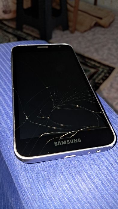 Samsung j2 core смартфон