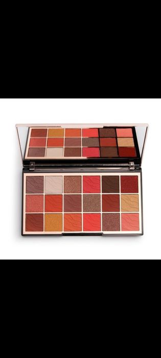 Тени для век от бренда Revolution Beauty london